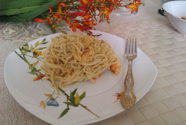 Спагетти с креветками в сметанном соусе