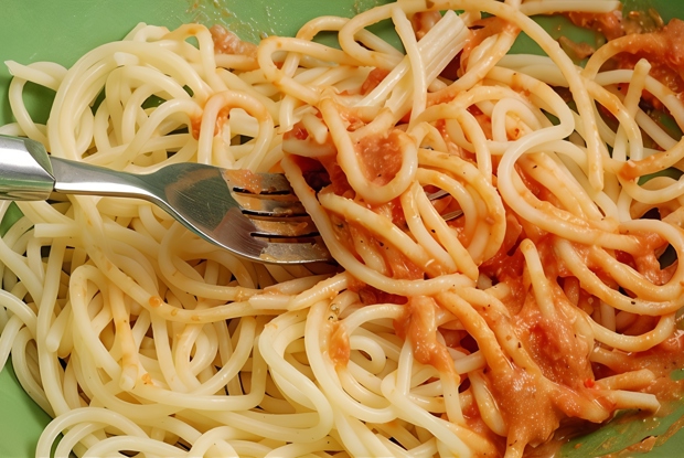 Спагетти с оливковым маслом, чесноком и красным перцем