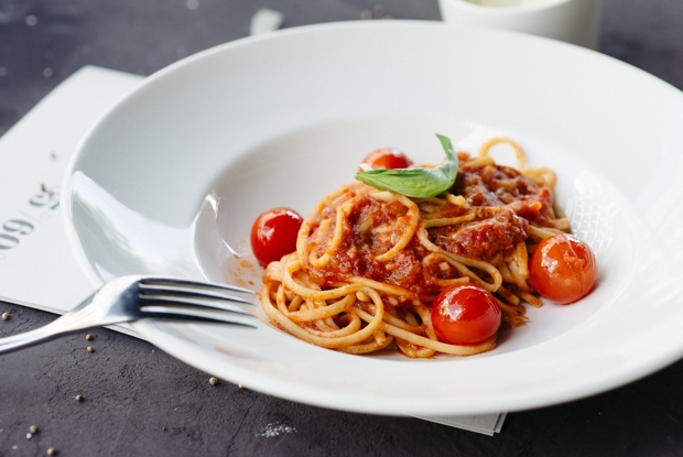 Спагетти с помидорами черри