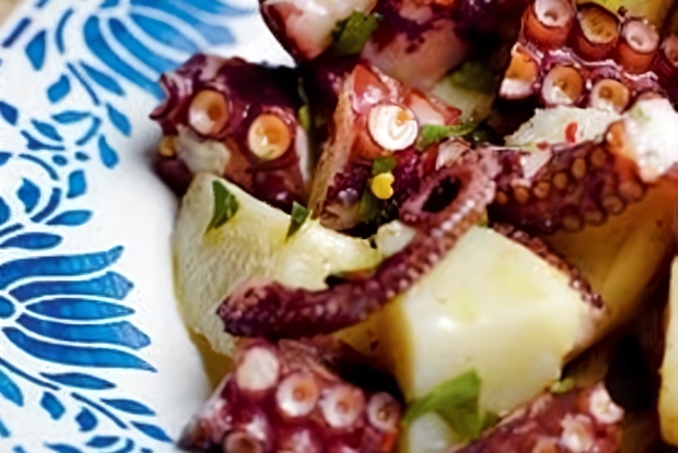 Средиземноморский салат из осьминога