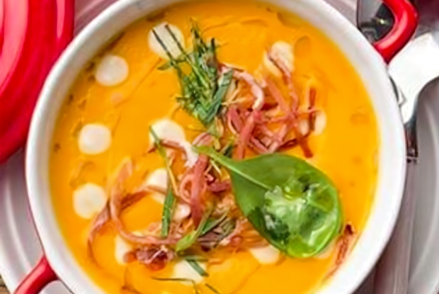 Суп из тыквы с кремом из каштанов и пармской ветчиной