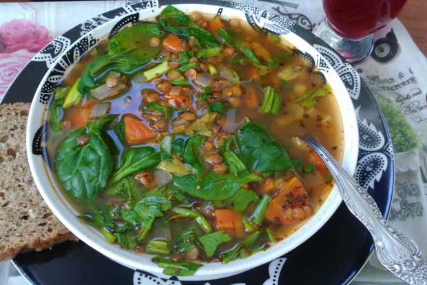 Суп из зелёной чечевицы со шпинатом вегетаринаский