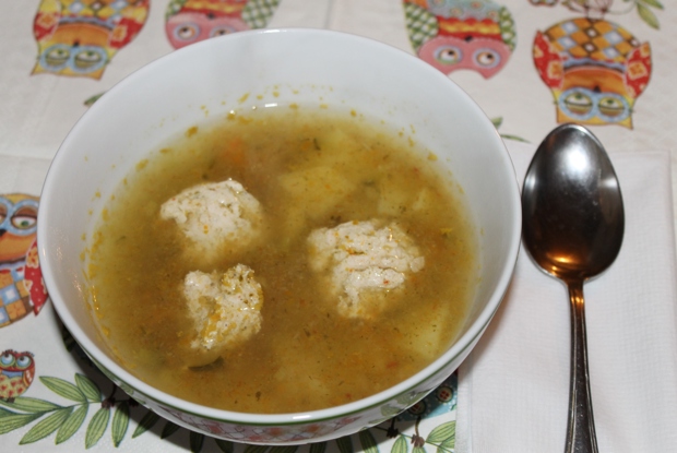 Суп с фрикадельками из индюшатины и соленым огурцом