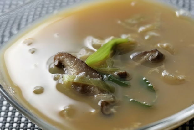 Суп с грибами и луком-пореем