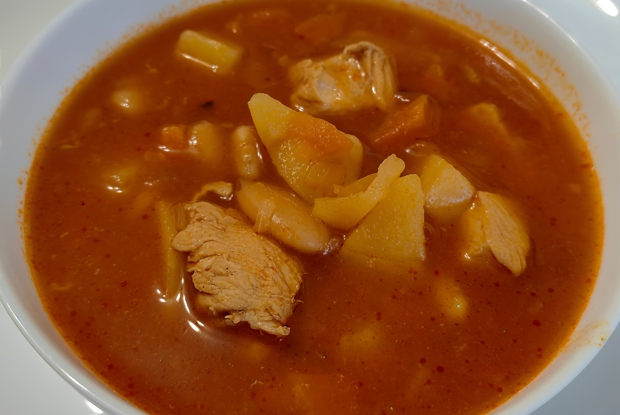 Томатный фасолевый суп с курицей