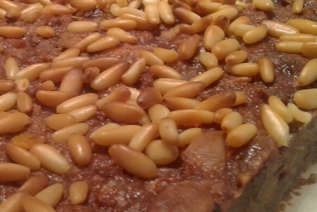 «Торта ди пане» – сладкий пирог из старого хлеба, изюма, какао и орехов