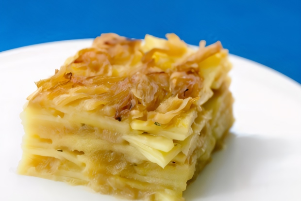Запеканка из молодого картофеля, грибов и козьего сыра по-итальянски