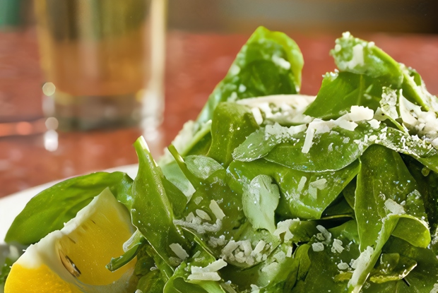 Зеленый салат с сырным винегретом