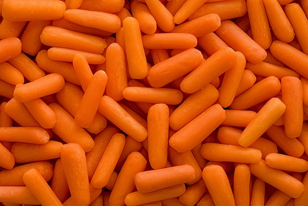 Жареная молодая морковь в оливковом масле