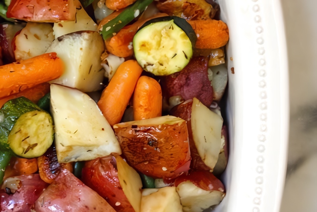 Зпеченные картофель, морковь и цуккини