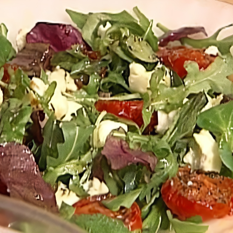 Итальянский салат с вялеными помидорами