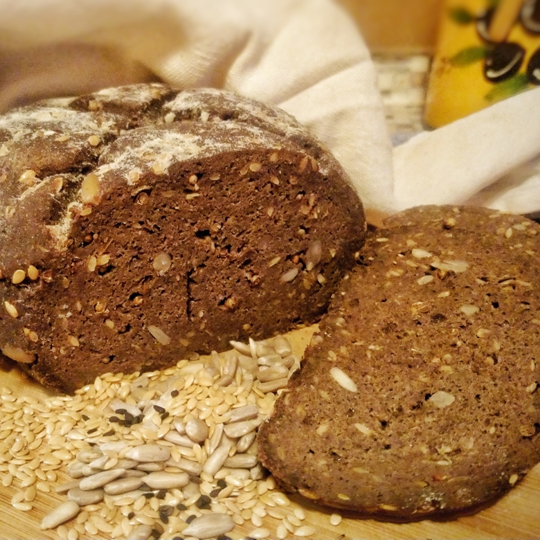 Кето-хлеб из льняной муки с семечками