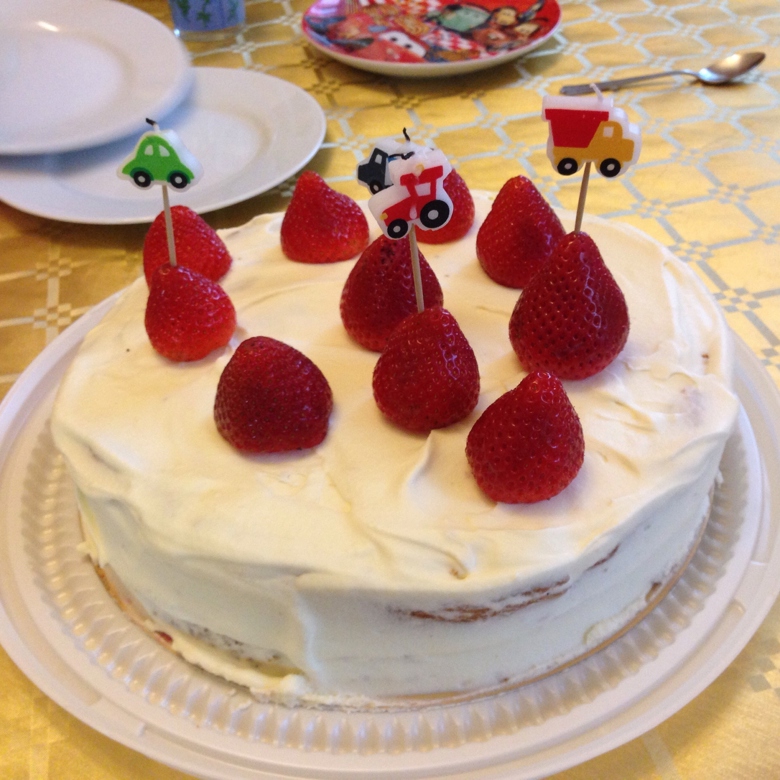 Летний ягодный торт с белым шоколадом