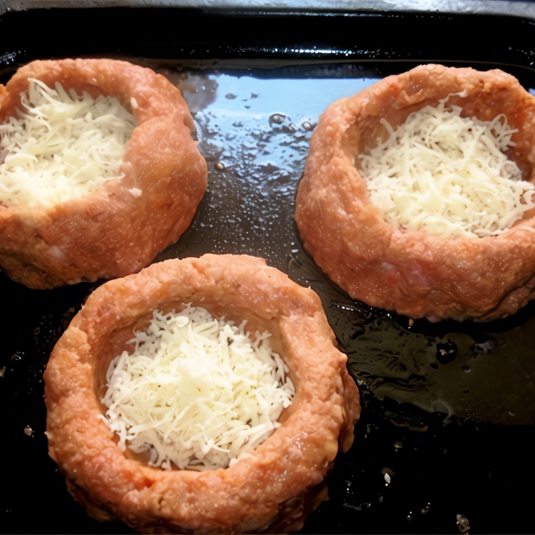 Фаршированные мясные гнезда с сыром и грибами (запеченные в духовке) - рецепт с фото