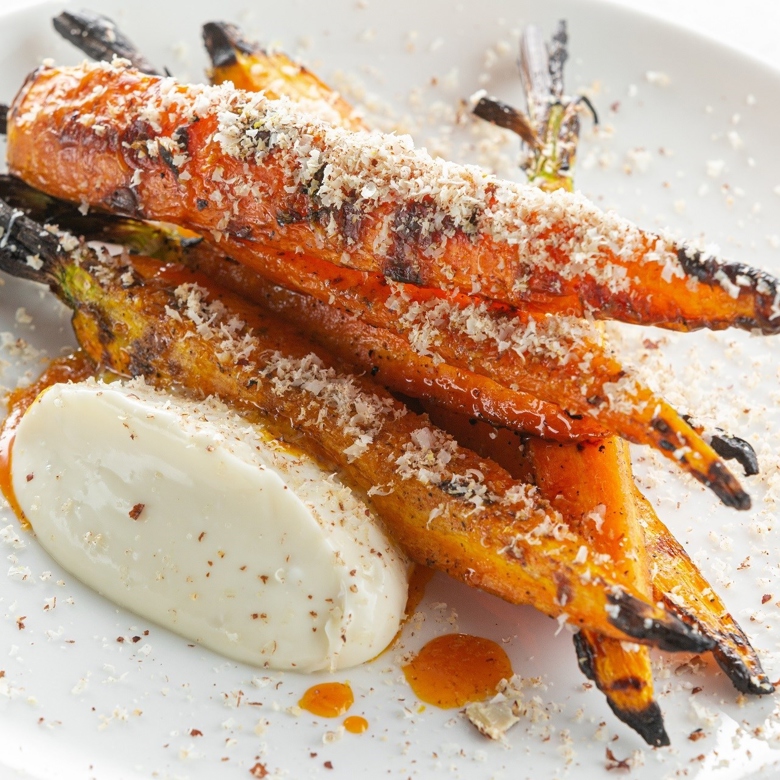 Морковь на гриле с кремом из горгонзолы
