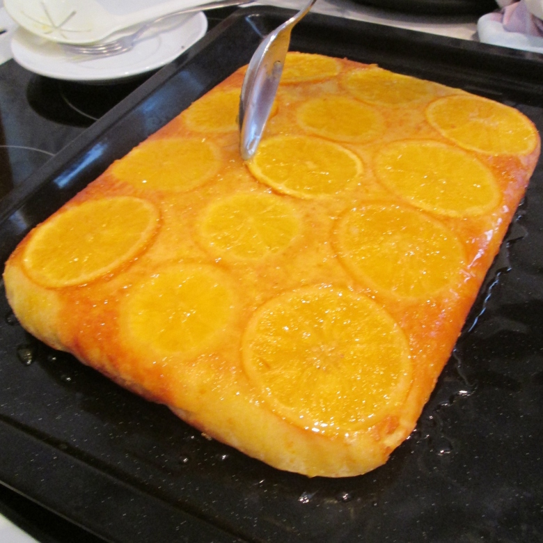 Открытый апельсиновый пирог с карамелью