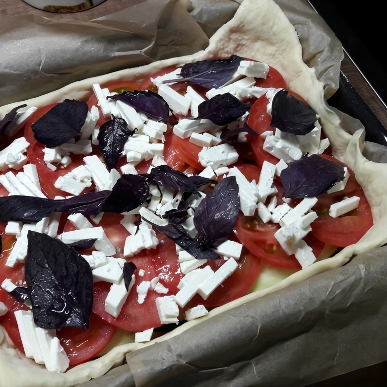 Овощной пирог с баклажанами, помидорами и сыром