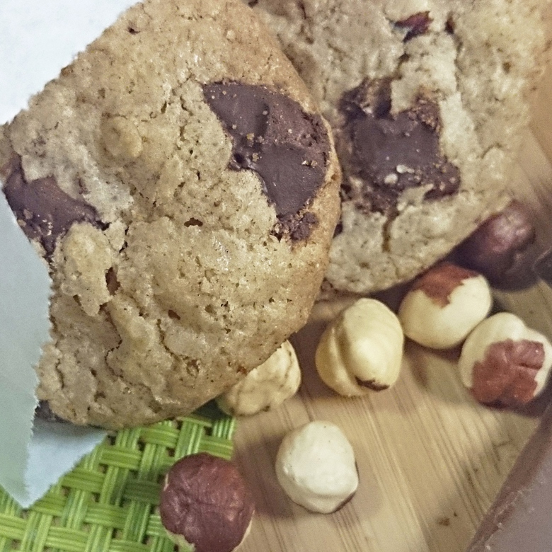 Овсяное печенье с шоколадом и фундуком
