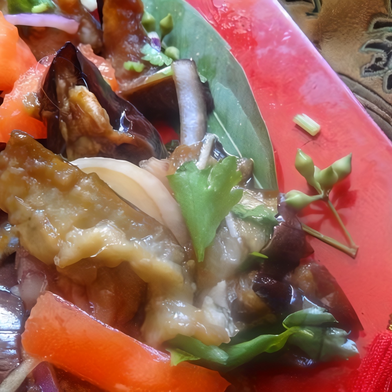 Пан-азиатский теплый салат с баклажанами