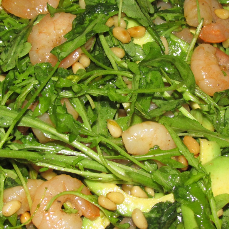 Пикантный салат с рукколой и авокадо