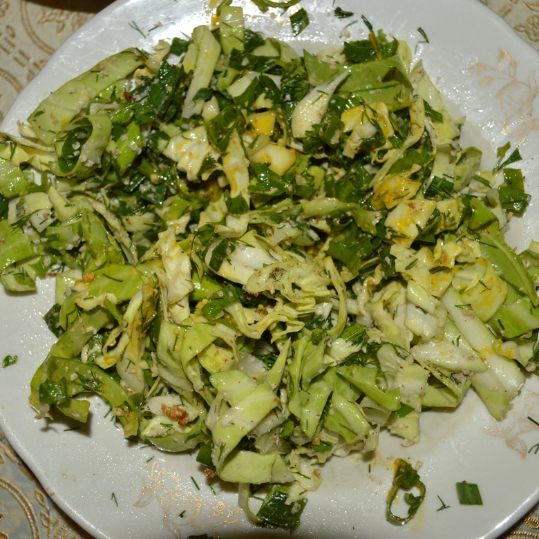 Пряный весенний салат
