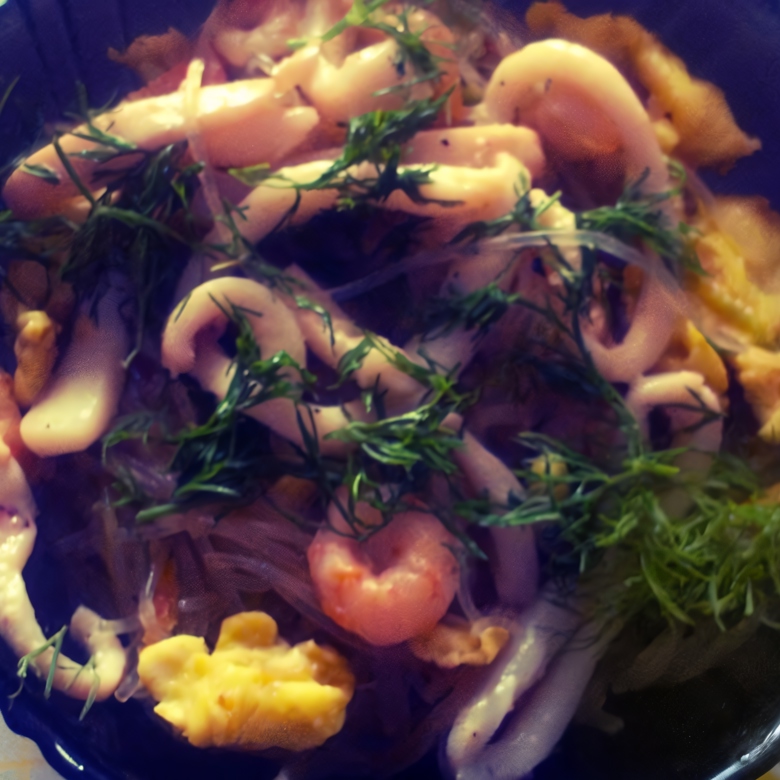 Рисовая лапша с креветками и овощами по-тайски