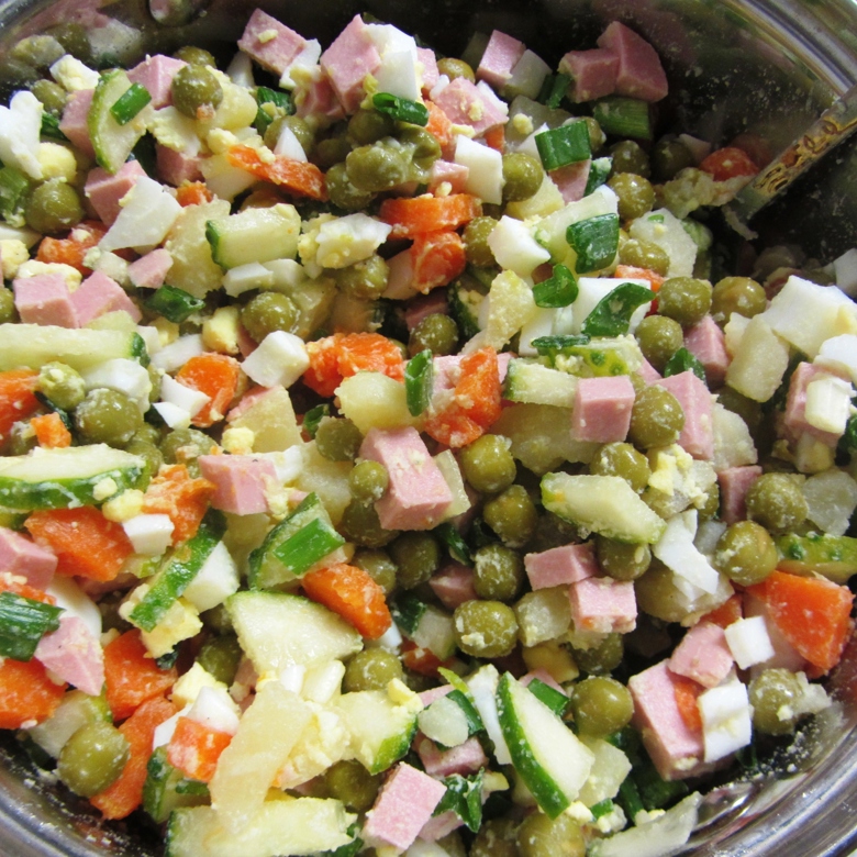Зимний салат с маринованными огурчиками – пошаговый рецепт приготовления с фото