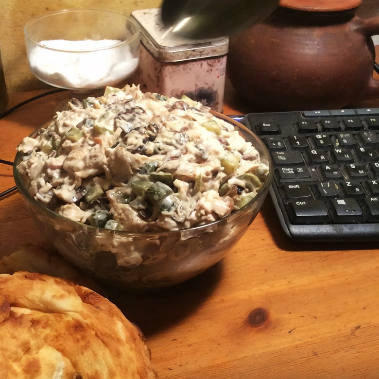 Салат с курицей и маринованными грибами – пошаговый рецепт приготовления с фото
