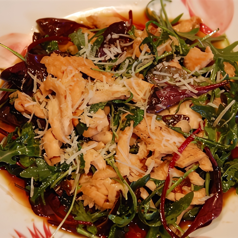 Рисовый азиатский салат с теплым лососем