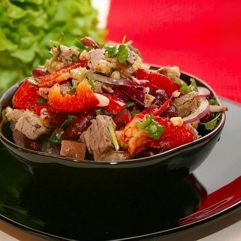 Грузинский салат с говядиной и фасолью (красной)