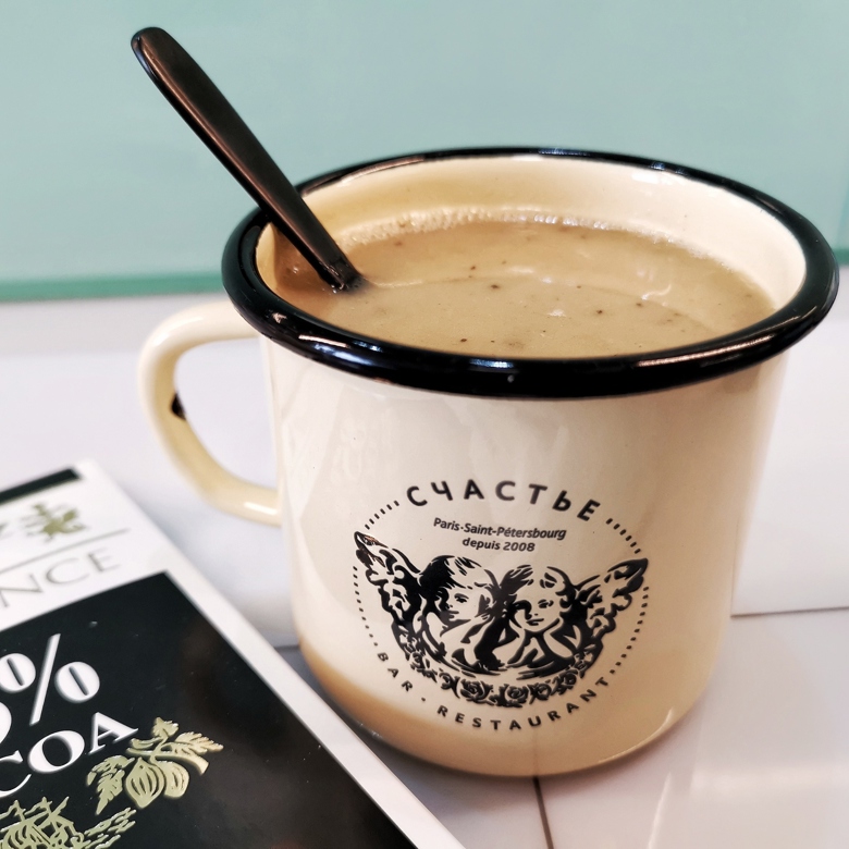 Шоколадный кофе с кокосовым молоком