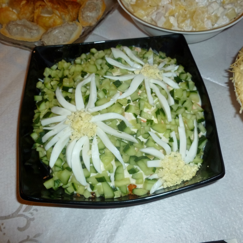 Слоеный салат с горбушей
