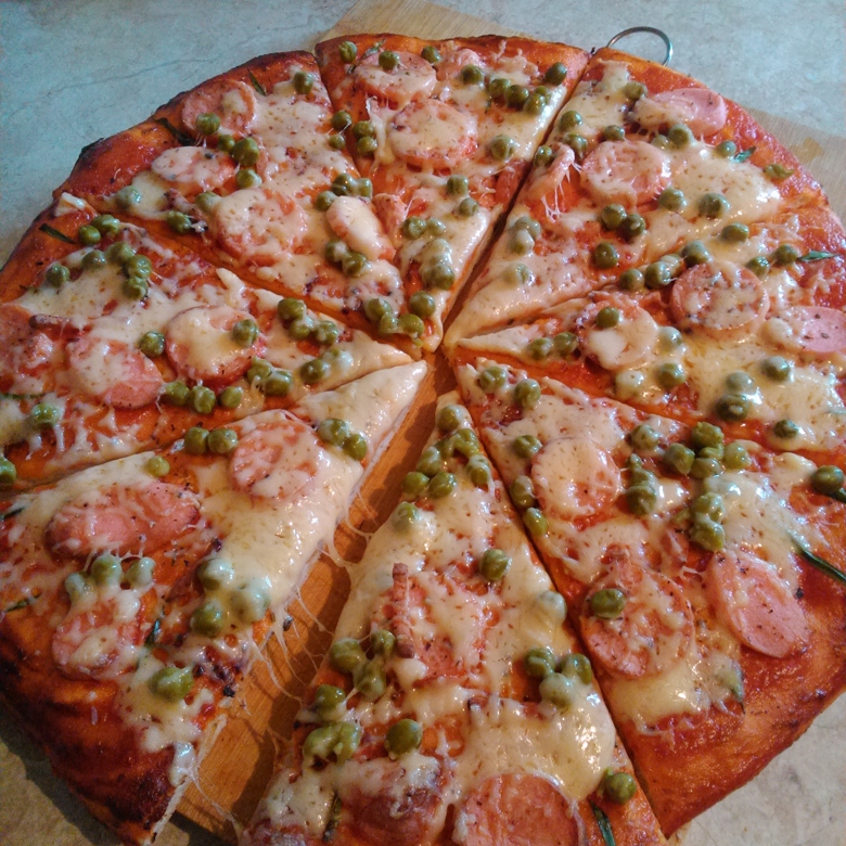 Домашняя пицца на дрожжевом тесте - рецепт с фото