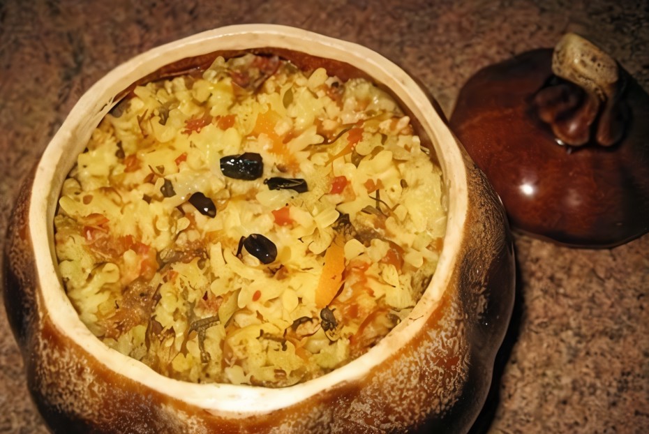 Фото рецепта Куриный плов в горшочках