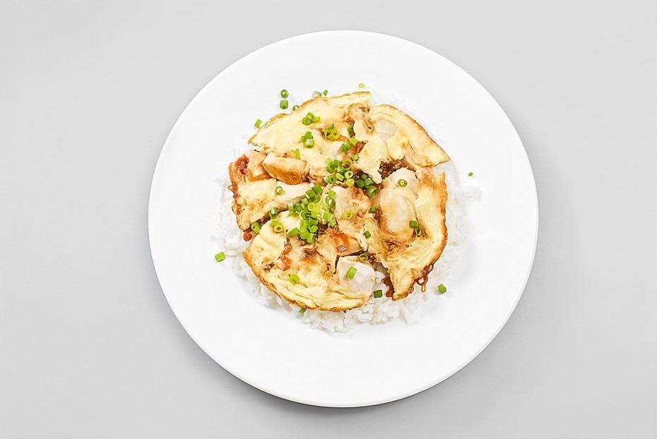 Фото рецепта Оякодон (японский омлет с рисом и курицей)