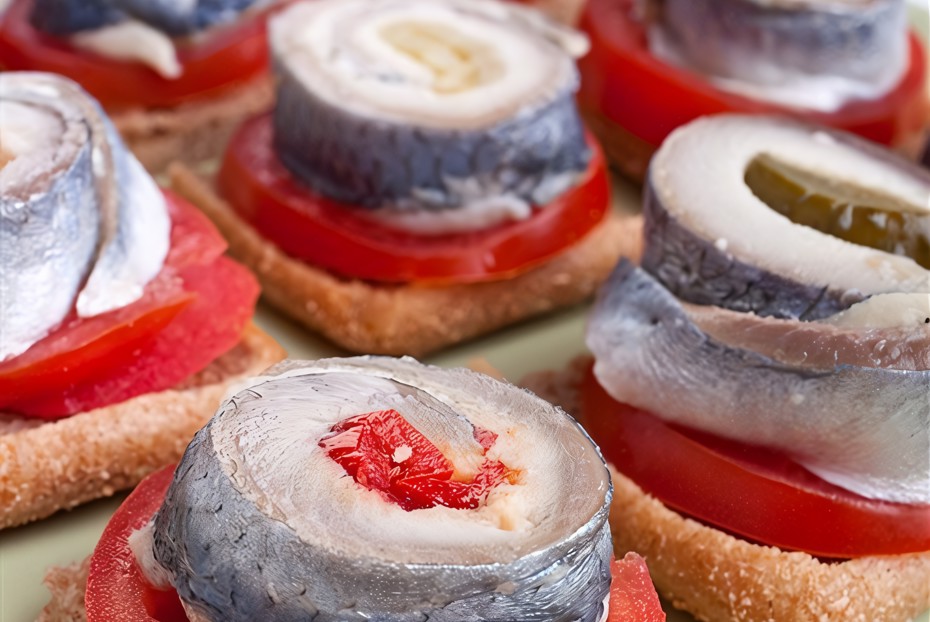 Фото рецепта Открытый бутерброд с селедкой