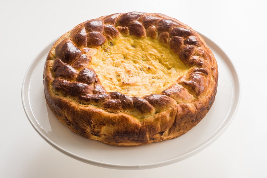 Фото рецепта Пасхальный пирог с творогом и изюмом