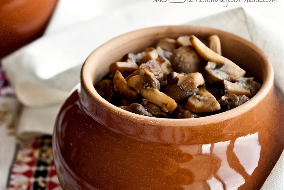 Фото рецепта Перловая каша в горшочках с грибами