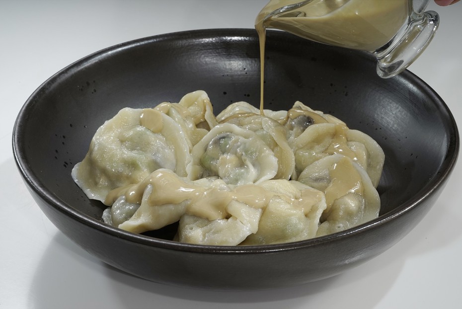 Фото рецепта Постные пельмени с баклажаном и копченым тофу