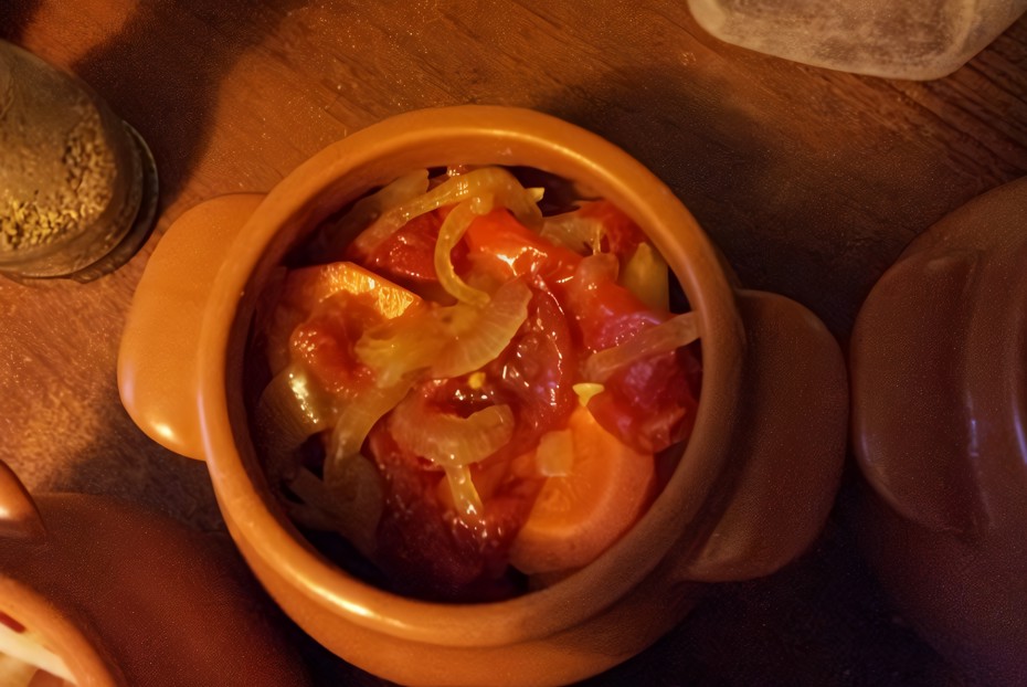 Фото рецепта Рыба с баклажанами в горшочках