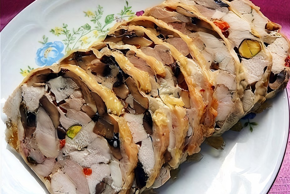 Фото рецепта Рулет куриный с грибами