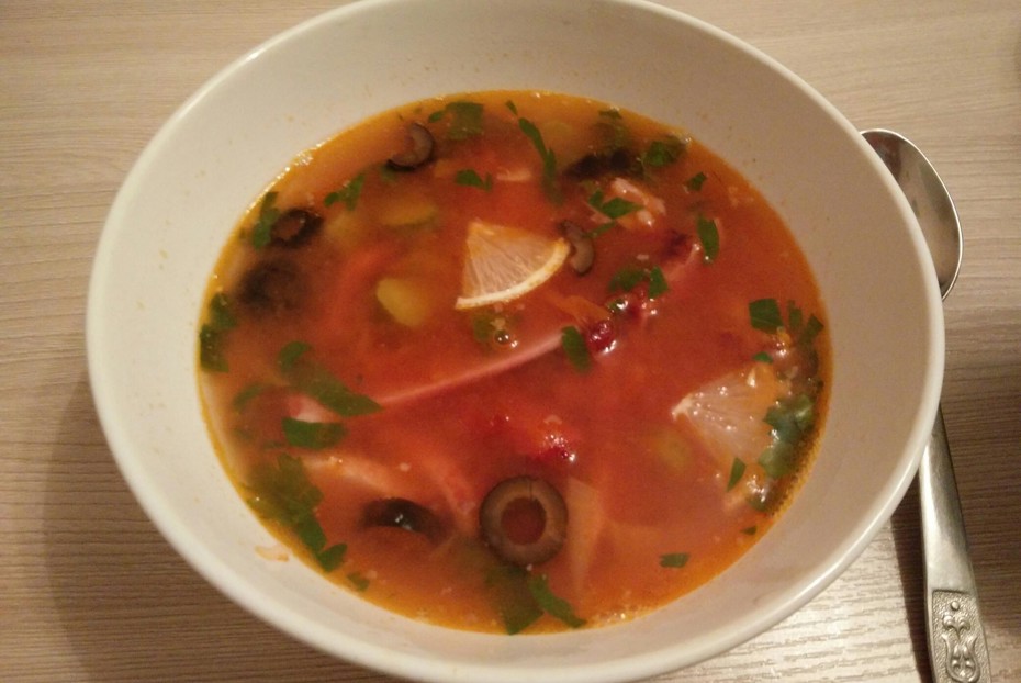 Фото рецепта Солянка мясная с солеными огурцами