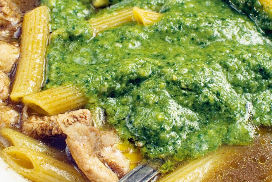 Фото рецепта Суп с макаронами и песто