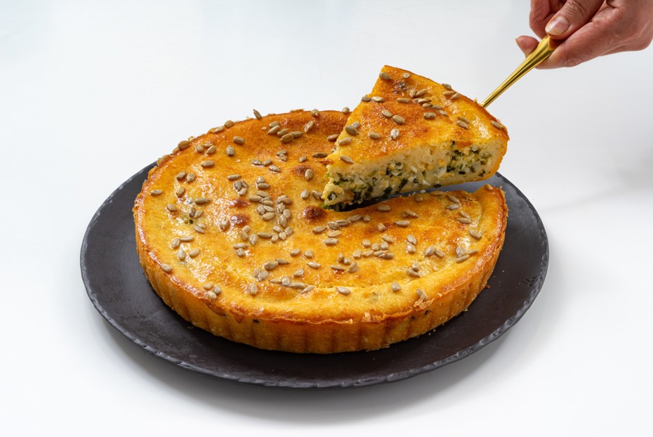 Фото рецепта Заливной пирог с яйцом и зеленым луком