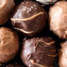 Фотография рецепта Арахисовые шарики с воздушным рисом в шоколаде и ирисках автор Masha Potashova