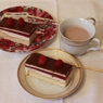 Фотография рецепта Бисквитные пирожные со сливочным кремом и малиновым желе автор Русудан Вакал