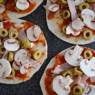 Фотография рецепта Быстрая пицца с оливками на лепешках автор Meet At Global Kitchen