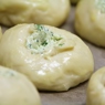 Фотография рецепта Чесночные булочки с зеленью автор Валерия Звездилина