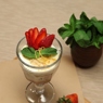 Фотография рецепта Десерт из сметаны с клубникой и медом автор Сделано Со вкусом