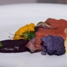 Фотография рецепта Филе говядины с пюре из фиолетовой цветной капусты с соусом из лисичек автор Гастрономическая гостиная LavkaLavka